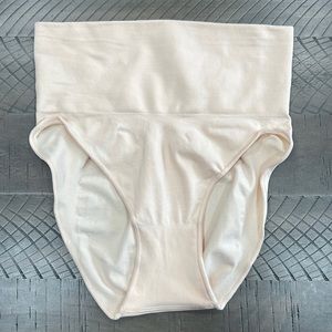 New Skims core control briefs. Size S/M